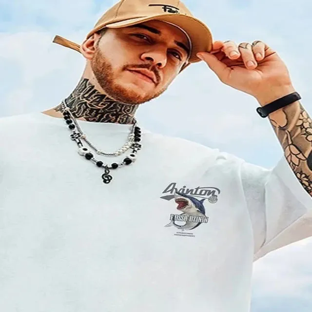 T-shirt with short sleeves in a casual hip-hop style